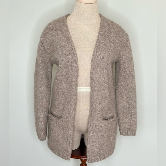 L.L. Bean Signature Lamb's Wool Blend Tan Besom Pockets Cardigan Sweater Size XS - Picture 1 of 7